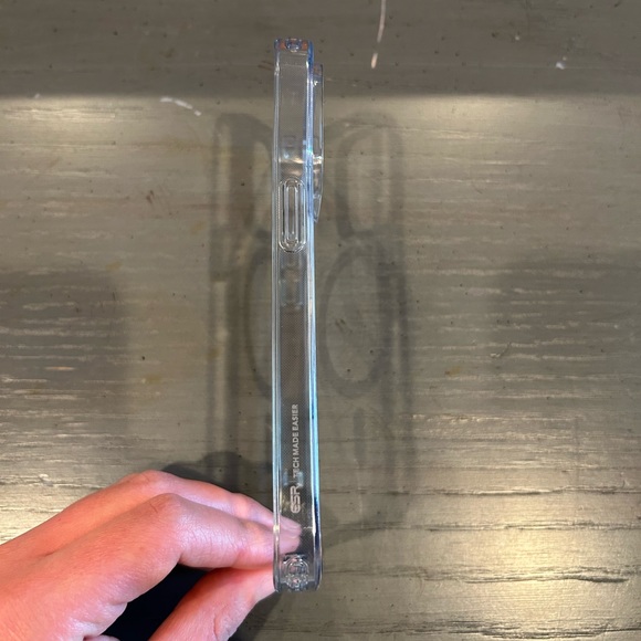 ESR Clear iPhone 14 Pro Case - Compatible with MagSafe - Picture 13 of 15